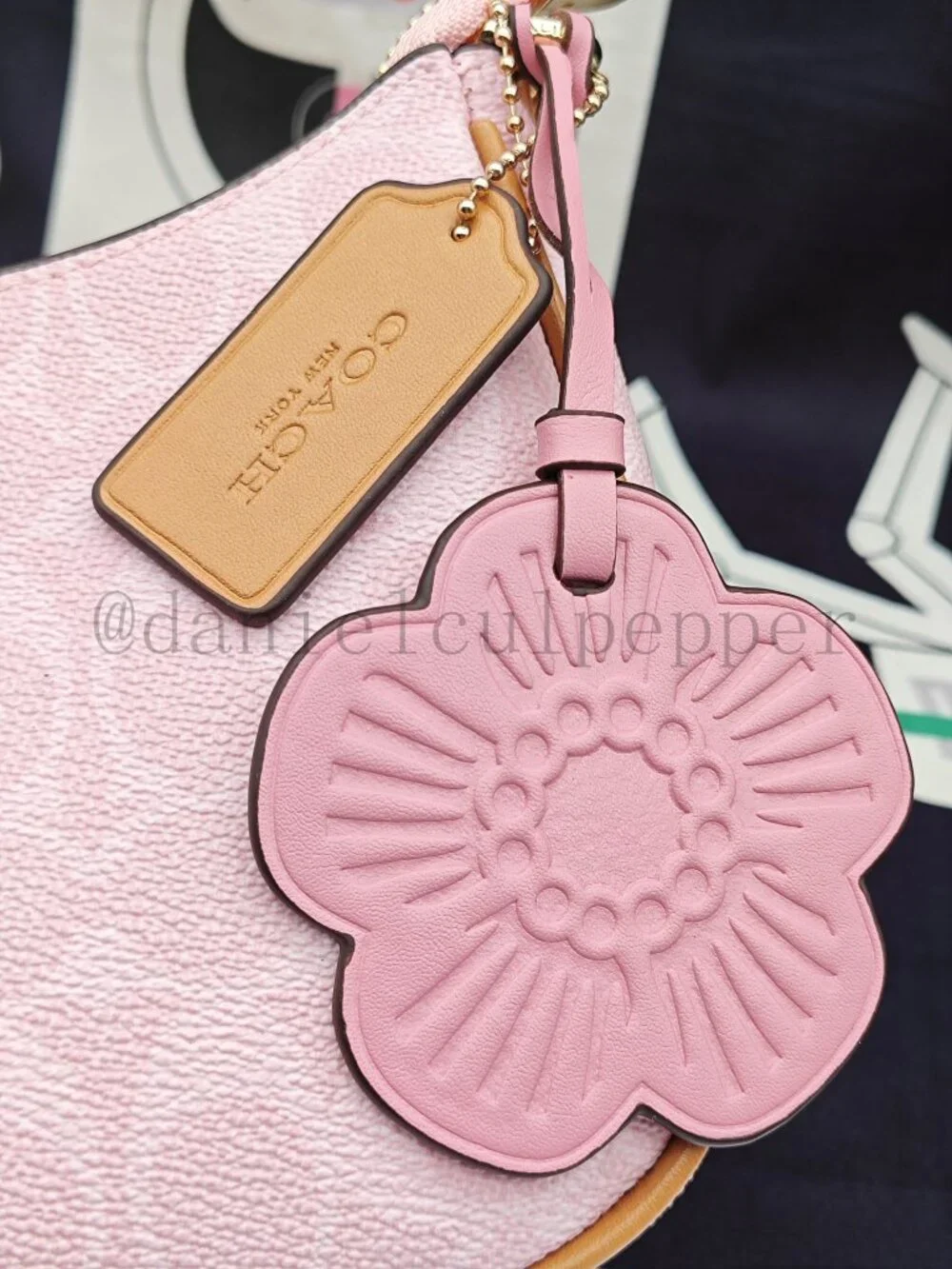 ๐๐Coach Teri Shoulder Bag In Signature Canvas With Charms pink - Picture 6 of 12
